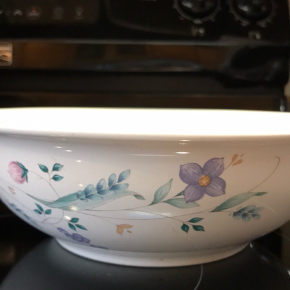 “Pfaltzgraff Vintage 9” Serving Bowl - “April” - Picture 2 of 7